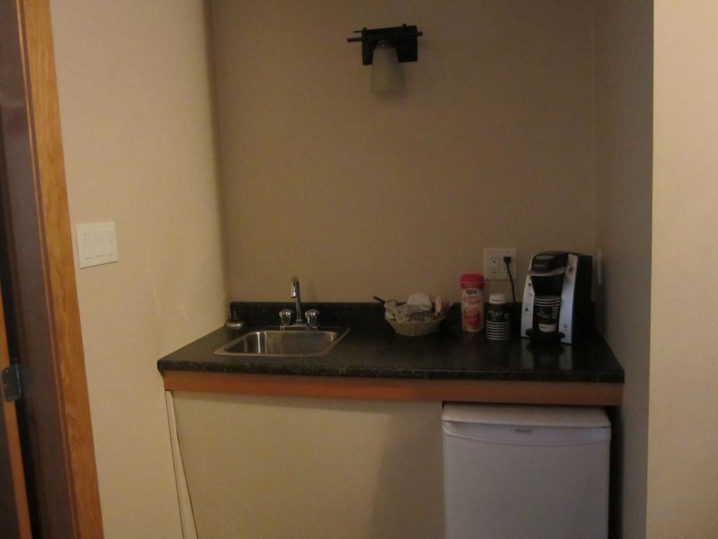 The Lodge At Skeena Landing Terrace Chambre photo